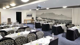 Peninsula All-Suite Hotel