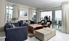 Peninsula All-Suite Hotel