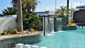 Peninsula All-Suite Hotel