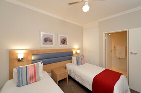 Peninsula All-Suite Hotel