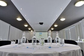 Peninsula All-Suite Hotel