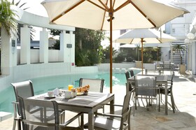 Peninsula All-Suite Hotel