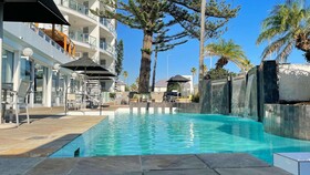 Peninsula All-Suite Hotel