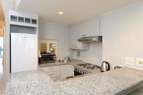 Peninsula All-Suite Hotel