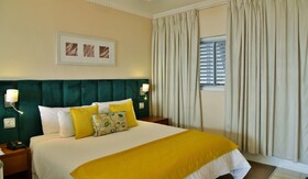 Peninsula All-Suite Hotel