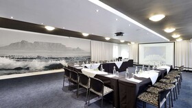 Peninsula All-Suite Hotel