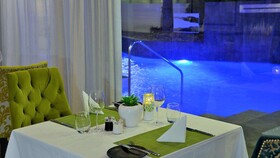 Peninsula All-Suite Hotel