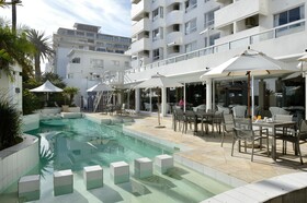 Peninsula All-Suite Hotel