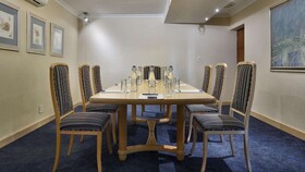 Peninsula All-Suite Hotel