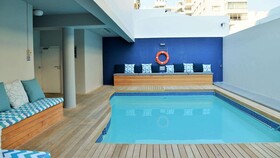 Peninsula All-Suite Hotel