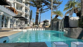 Peninsula All-Suite Hotel