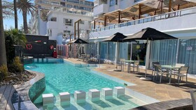 Peninsula All-Suite Hotel