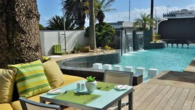 Peninsula All-Suite Hotel