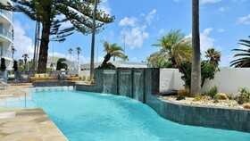 Peninsula All-Suite Hotel