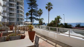 Peninsula All-Suite Hotel