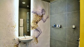 Peninsula All-Suite Hotel