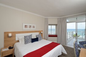 Peninsula All-Suite Hotel