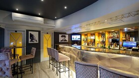 Peninsula All-Suite Hotel