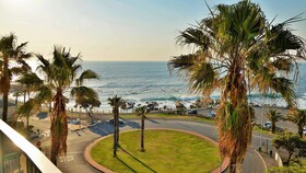 Peninsula All-Suite Hotel