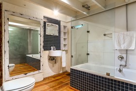 Wolroy House Apartments