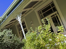 La Fontaine Guest House