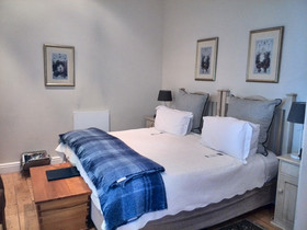 La Fontaine Guest House