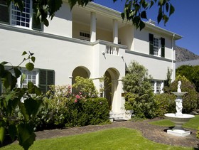 La Fontaine Guest House