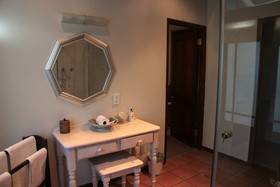 La Fontaine Guest House