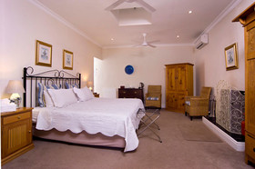 La Fontaine Guest House