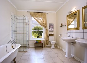 La Fontaine Guest House