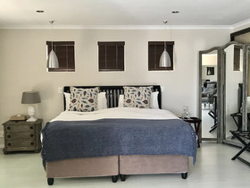 Manor on the Bay Guest House And Conference Centre