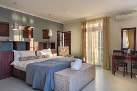 Manor on the Bay Guest House And Conference Centre