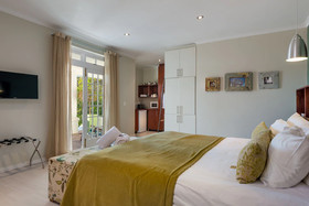 Manor on the Bay Guest House And Conference Centre