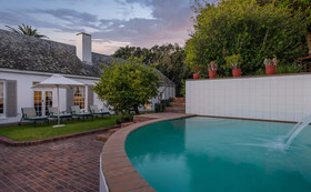 Manor on the Bay Guest House And Conference Centre