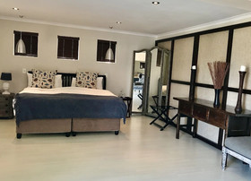 Manor on the Bay Guest House And Conference Centre