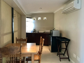 Manor on the Bay Guest House And Conference Centre