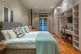 Manor on the Bay Guest House And Conference Centre