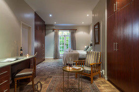 Manor on the Bay Guest House And Conference Centre