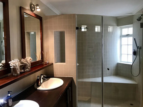 Manor on the Bay Guest House And Conference Centre