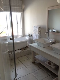 138 Marine Beachfront Guesthouse