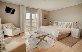 Abalone Guest Lodge