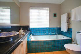 Abalone Guest Lodge