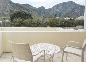 Hermanus Beach Front Lodge