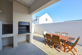 Hermanus Longboat Sea Cottage
