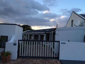 Sixteen Guest House on Main