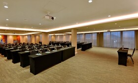 Lagoon Beach Hotel & Spa