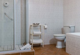 Leisure Bay Luxury Suites