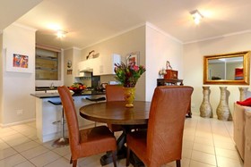 Whale Watchers Luxury Self-Catering Accommodation At Muizenberg Beach