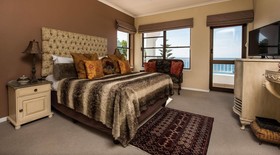 Whale View Manor Guesthouse