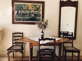 In The Vine - Country Manor